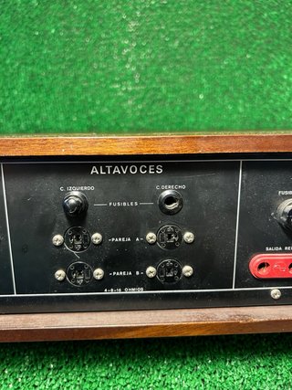 Amplificador Vintage Plata y Madera