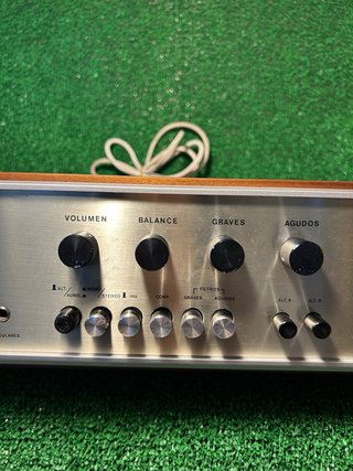 Amplificador Vintage Plata y Madera