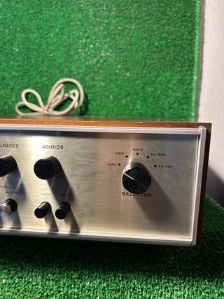 Amplificador Vintage Plata y Madera