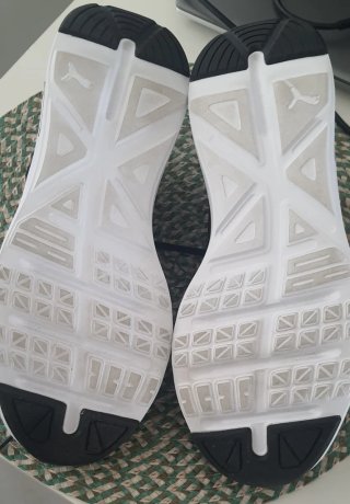 Sapatilhas Puma Pretas e Brancas unisex