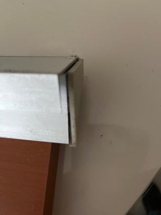 Balda de madera con soporte de pared
