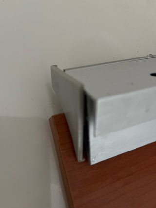 Balda de madera con soporte de pared