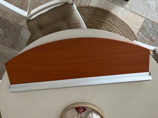 Balda de madera con soporte de pared
