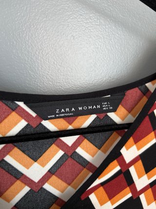 Blusa Zara Woman manga larga estampada