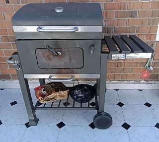 Barbacoa de carbón negra