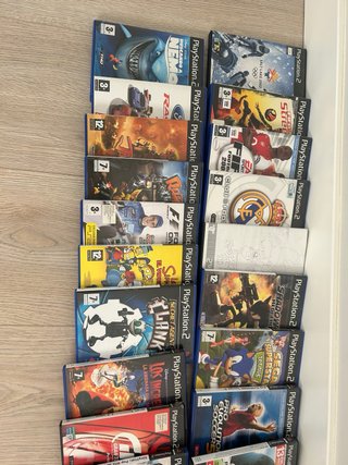 Lote de PlayStation 2, con videojuegos, mandos etc