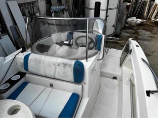 Barca Quicksilver con remolque