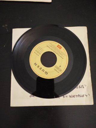 Queen - We Are The Champions (Live Version) Vinil