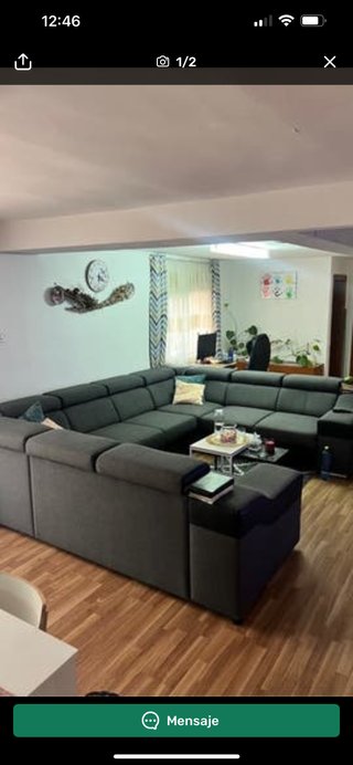 Sofá modular gris en forma de U