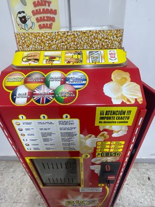 Máquina de palomitas de maíz roja