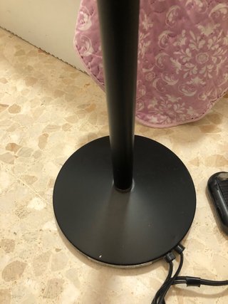 Lámpara de pie negra.Venta solo en persona.