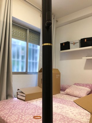 Lámpara de pie negra.Venta solo en persona.
