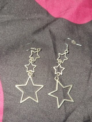 Pendientes de estrellas plateadas