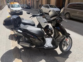 Kymco Scooter Negro etiqueta c