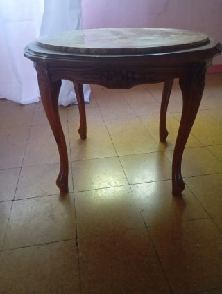 Tavolino rotondo in marmo e legno