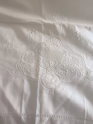 Juego Sábanas  lino Bordadas
