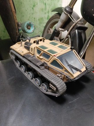 Tanque RC con control remoto cargador y batería