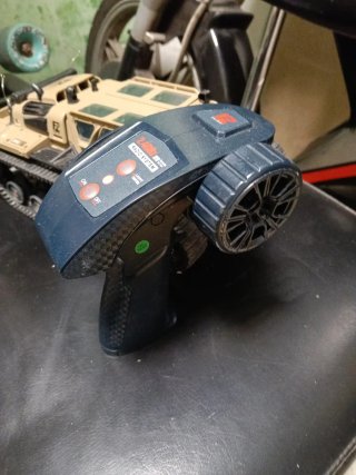 Tanque RC con control remoto cargador y batería