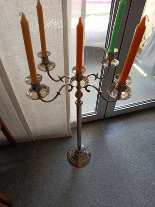 Candelabro de pie plateado