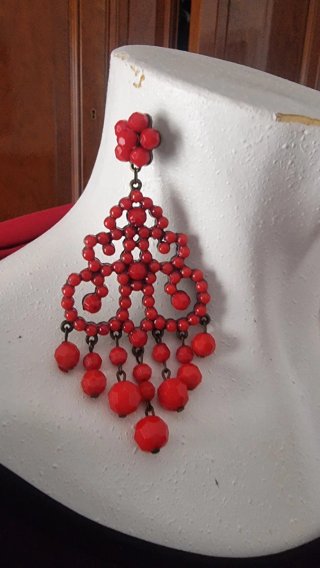 Vestido Flamenca Negro con Mantón y Pendientes