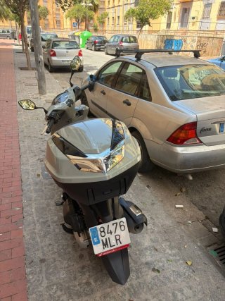 Honda SH 125cc Scooter Gris 40.000KM años 2023..