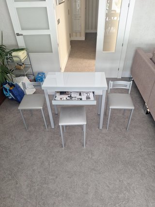 Mesa de cocina cristal blanco y 3 sillas
