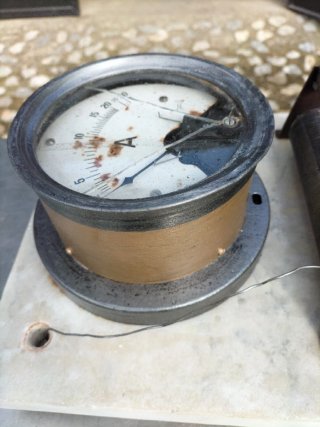 Cuadro Eléctrico Antiguo Amperímetro