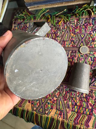 2 Antichi Bicchieri di Misura in Metallo