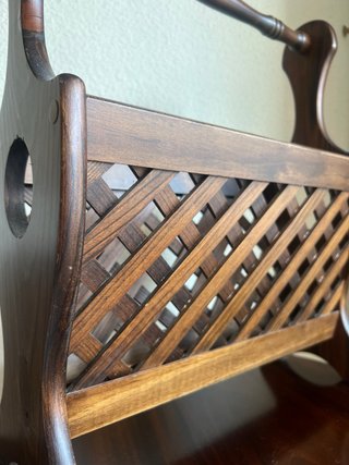 Revistero antiguo de madera