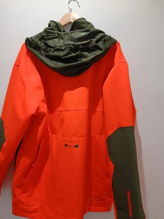 Chaqueta de caza naranja y verde