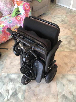 Silla de ruedas eléctrica plegable