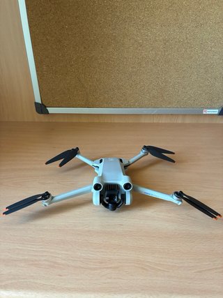 Dron DJI Mini 3 Pro con telecomando e accessori