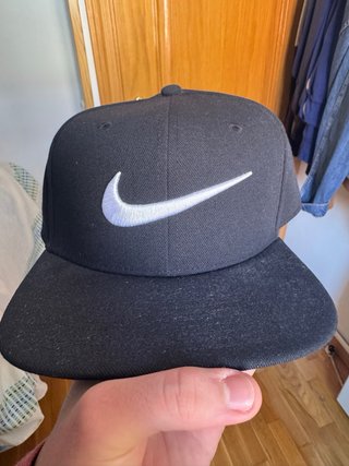 Cargo beige talla 38  Camisetas talla M  Gorra