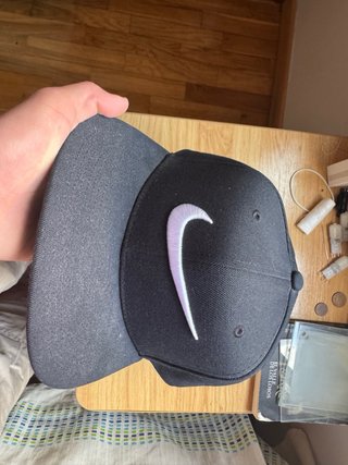 Cargo beige talla 38  Camisetas talla M  Gorra