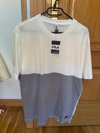 Cargo beige talla 38  Camisetas talla M  Gorra
