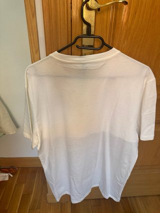 Cargo beige talla 38  Camisetas talla M  Gorra