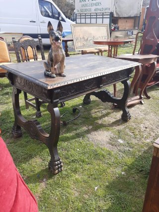 Muebles antiguos de madera y metal
