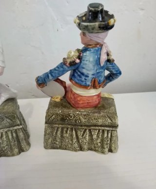 Pareja figuras costumbristas porcelana