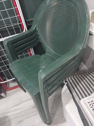 Sillas de plástico para jardín (verdes)
