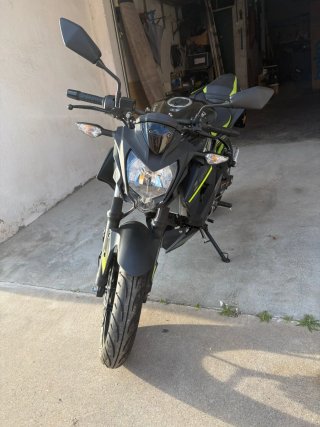 Kawasaki Z125 Negra y Verde