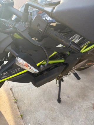 Kawasaki Z125 Negra y Verde