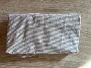 Ropa de cuna: funda nórdica y bajera IKEA.