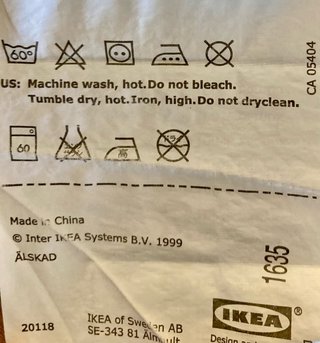 Ropa de cuna: funda nórdica y bajera IKEA.