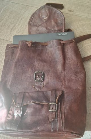 Mochila de piel marrón
