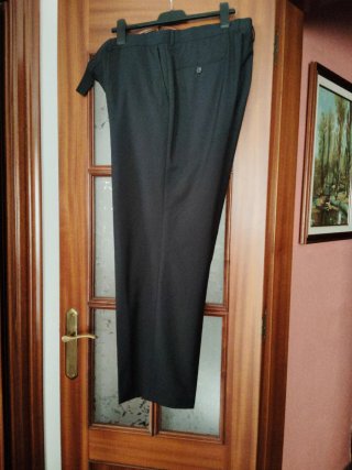Traje HUGO BOSS Talla 58 negro usado una vez