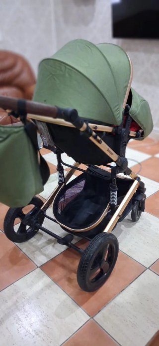 Cochecito de bebé verde  [Marca Boston]
