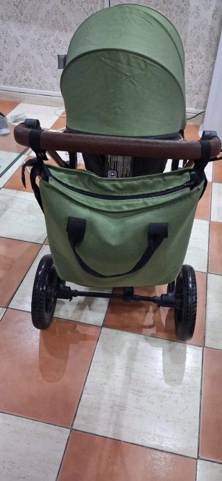 Cochecito de bebé verde  [Marca Boston]