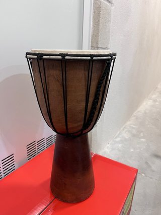 Bongo de madera artesanal