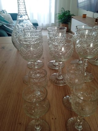 Juego de copas de cristal tallado