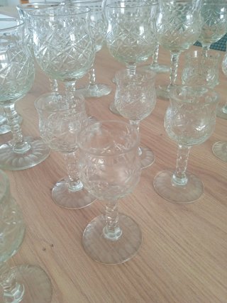 Juego de copas de cristal tallado